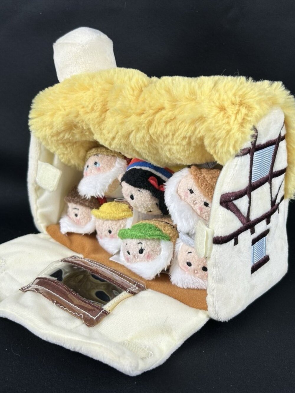 Disney Tsum Tsum Snow White & The 7 Dwarfs Plush Set Cottage & 8 Dolls